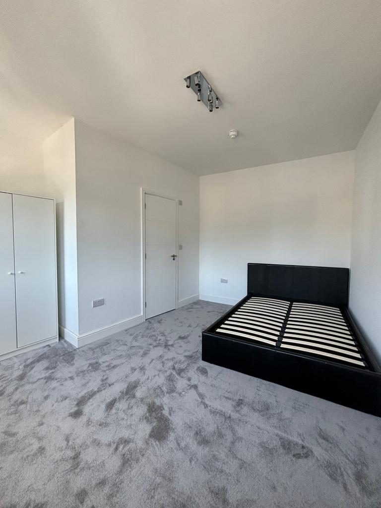 Gunnersbury Avenue, Ealing, London, W3 9BD