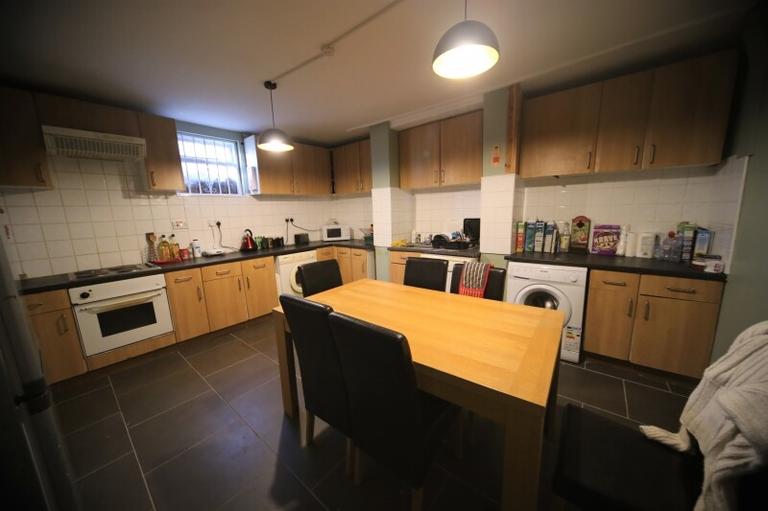 Cliff Mount, Woodhouse, Leeds, LS6 2HP