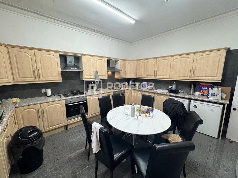 Consort Terrace, Hyde Park, Leeds, LS3 1ET