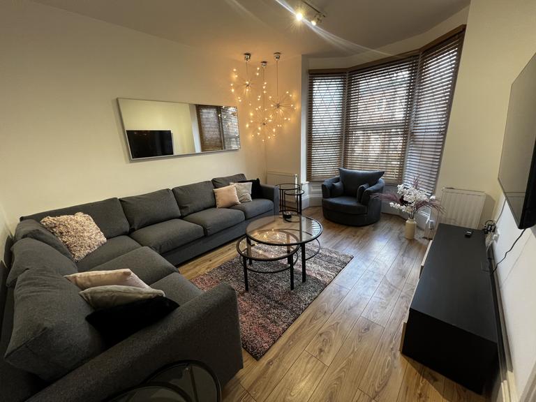 Cliff Mount, Woodhouse, Leeds, LS6 2HP