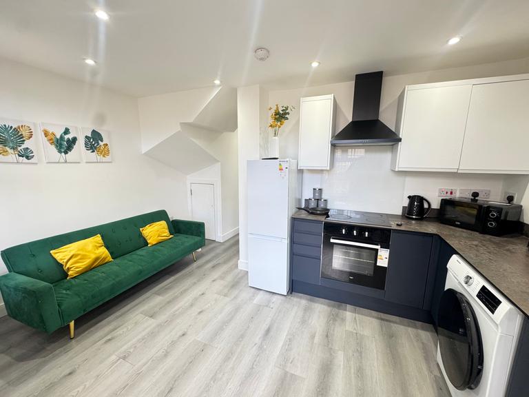 Corporation Road, Canton, Cardiff, CF11 7AY