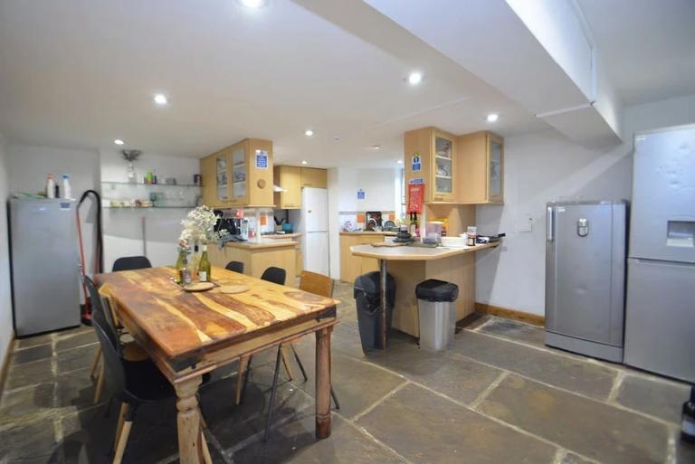 Consort Terrace, Hyde Park, Leeds, LS3 1ET