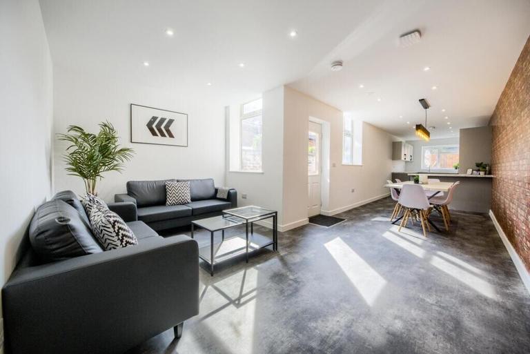 Broomfield Road, Earlsdon, Coventry, CV5 6JX