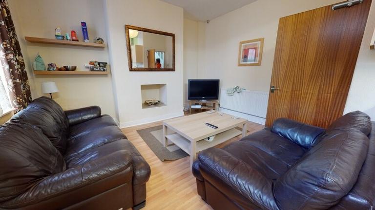 Norwood Place, Hyde Park, Leeds, LS6 1DY