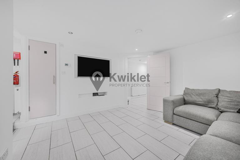 Kingsland Terrace, Treforest, Pontypridd, CF37 1RX