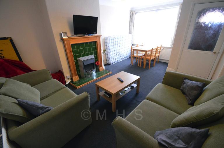 Hessle Road, Hyde Park, Leeds, LS6 1EH