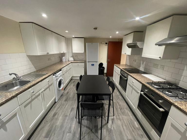 Estcourt Terrace, Headingley, Leeds, LS6 3EX