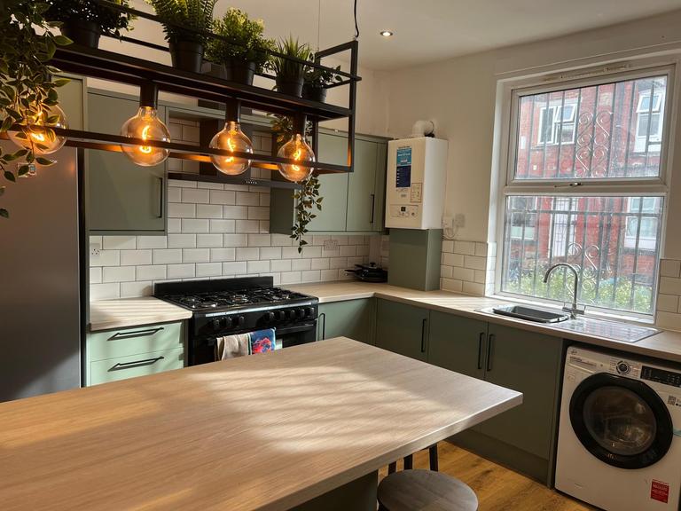 Welton Grove, Hyde Park, Leeds, LS6 1ES