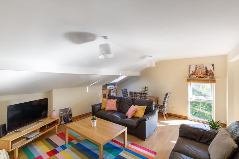 Belle Vue Road, Hyde Park, Leeds, LS3 1HG