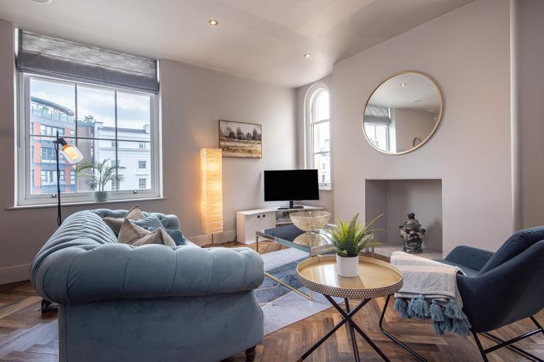 Derby Road, Lenton, Nottingham, NG7 1NF