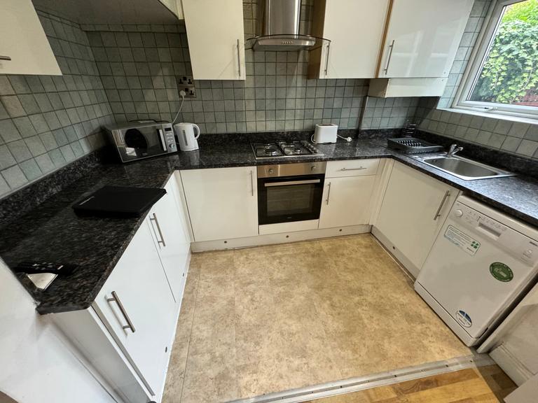 Mayville Road, Hyde Park, Leeds, LS6 1NF