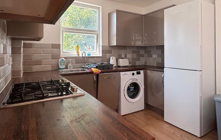 Diana Street, Roath, Cardiff, CF24 4TT