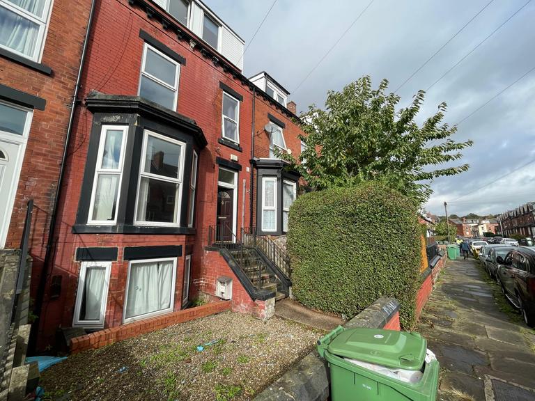Brudenell Mount, Hyde Park, Leeds, LS6 1HT