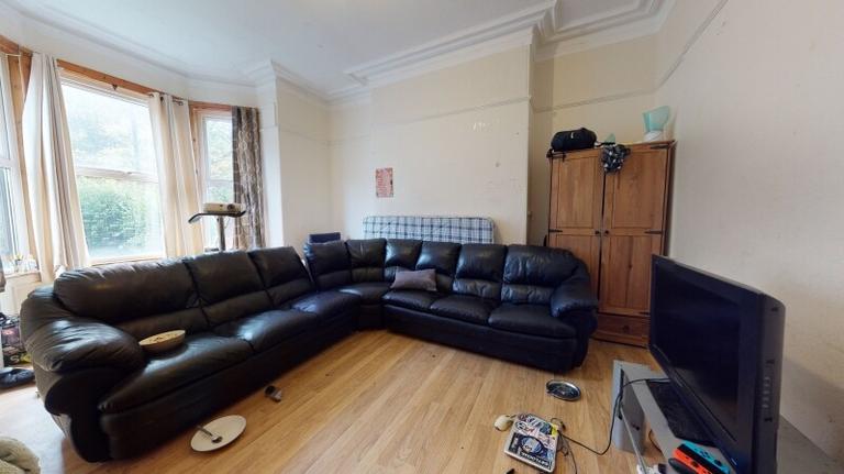 Hyde Park Road, Hyde Park, Leeds, LS6 1AH