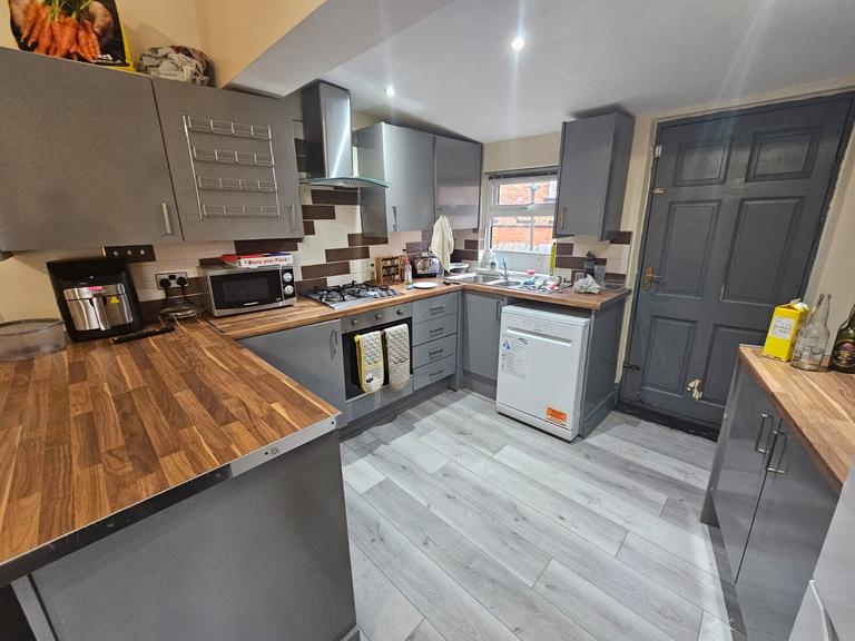 Norwood Place, Hyde Park, Leeds, LS6 1DY