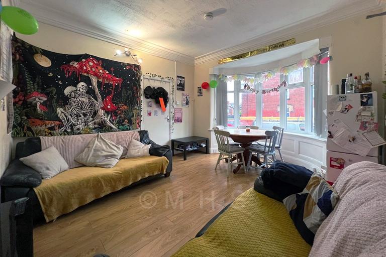 Estcourt Avenue, Headingley, Leeds, LS6 3ET