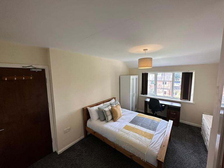 4 bedroom house for rent Rolleston Drive, Nottingham, NG7 1JS UniHomes