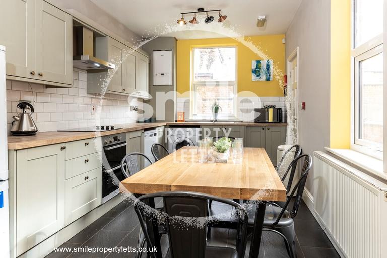 Rolleston Drive, Lenton, Nottingham, NG7 1JZ