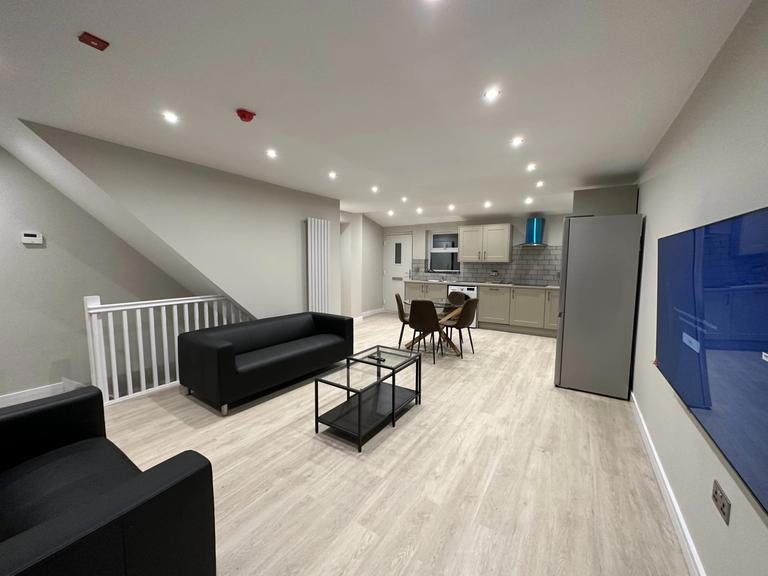 Royal Park Road, Hyde Park, Leeds, LS6 1JJ