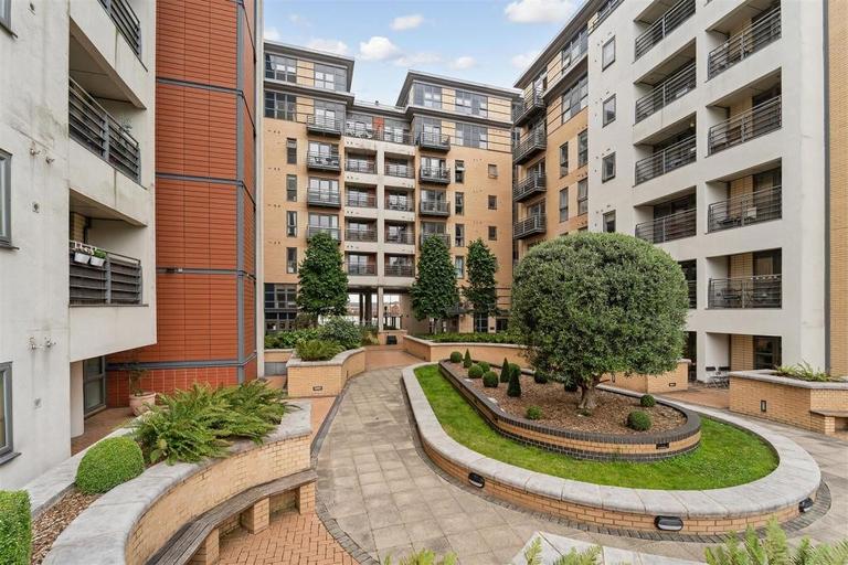 Cromwell Court, City Centre, Leeds, LS10 1HN