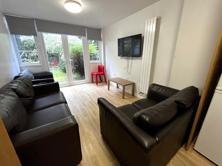 Sparkford Close, Stanmore, Winchester, SO22 4NH