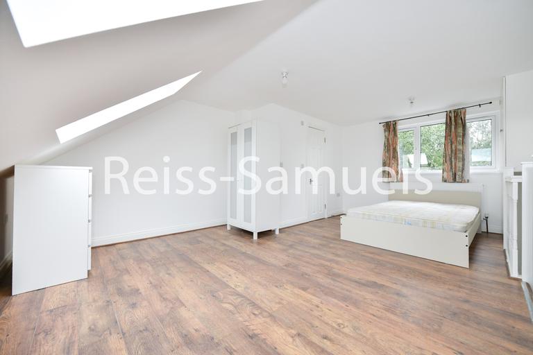 Ambassador Square, Canary Wharf, London, E14 9UX