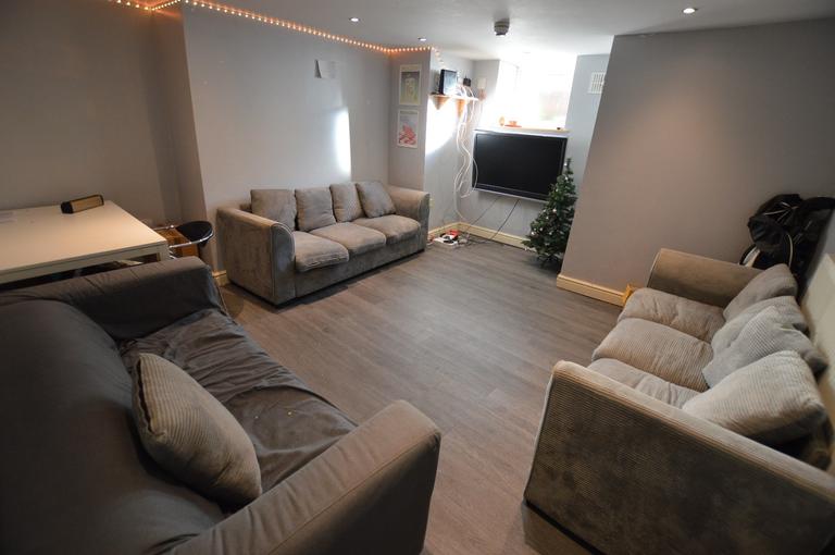 Mayville Avenue, Hyde Park, Leeds, LS6 1NQ