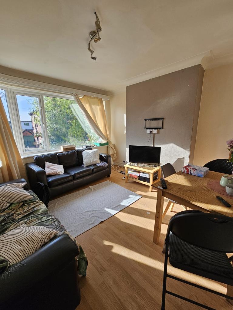 Ash Crescent, Headingley, Leeds, LS6 3LE