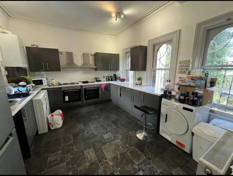 St. Johns Terrace, Hyde Park, Leeds, LS3 1DY