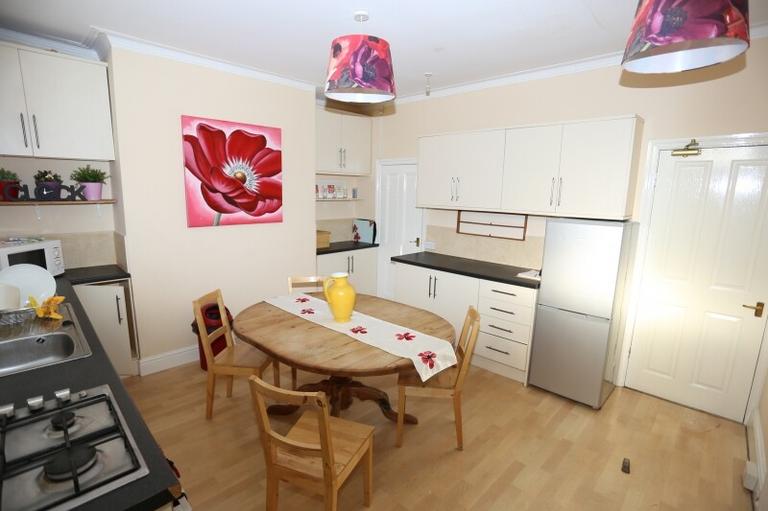 4 bedroom house for rent Wetherby Grove, Leeds, LS4 2JH UniHomes