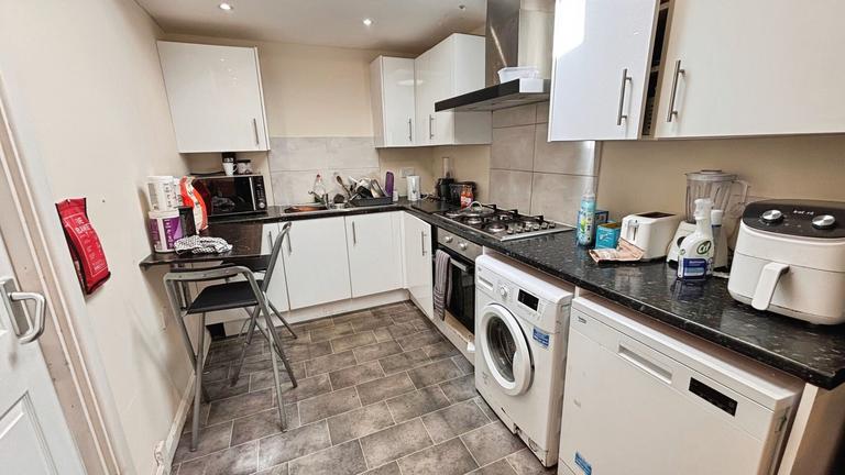 Teversal Avenue, Lenton, Nottingham, NG7 1PY