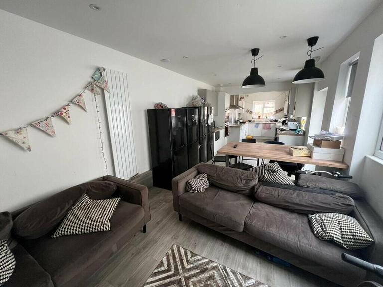 Fishponds Road, Fishponds, Bristol, BS16 3DU