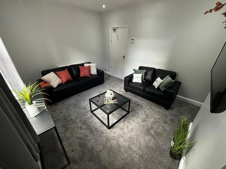 Granby Grove, Headingley, Leeds, LS6 3BE