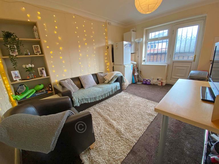 Mayville Avenue, Hyde Park, Leeds, LS6 1NQ