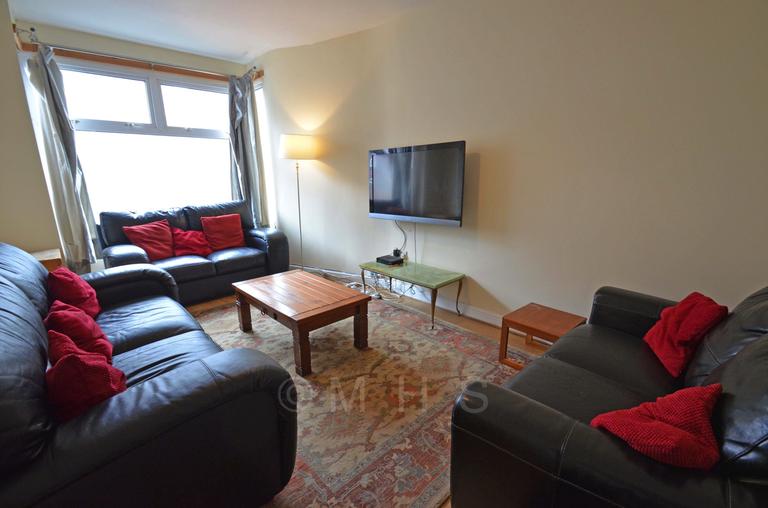 Manor Drive, Hyde Park, Leeds, LS6 1DD