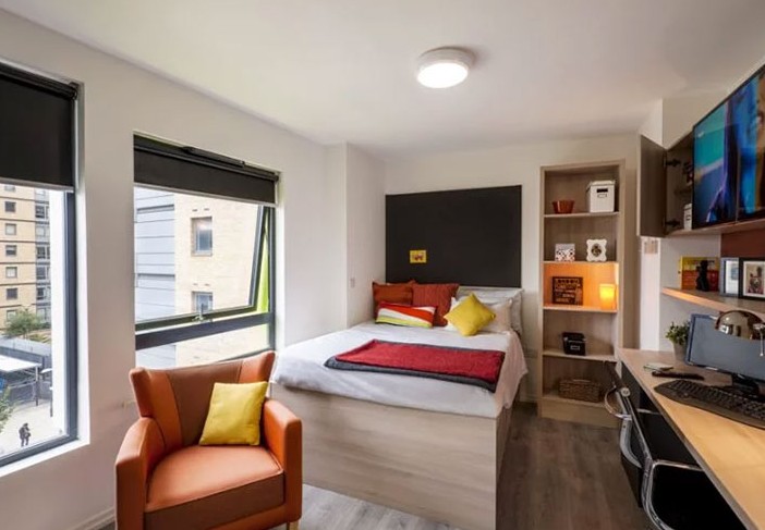 Victoria Road, Hammersmith & Shepherd's Bush, London, W3 6BX