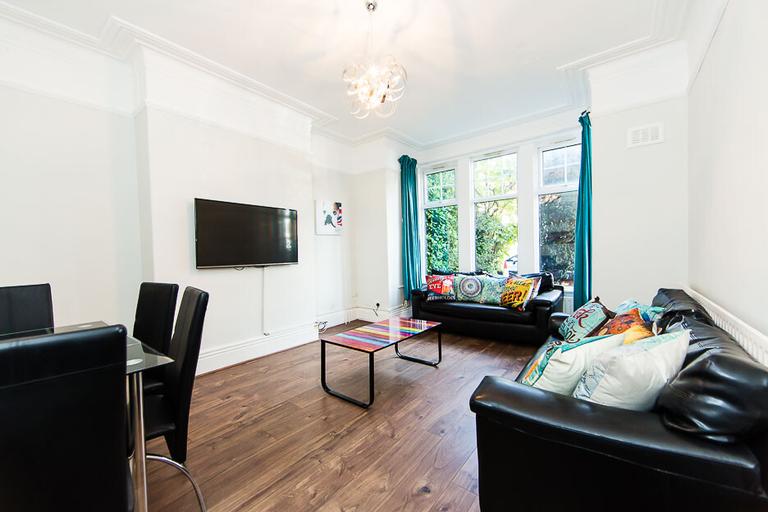Estcourt Terrace, Headingley, Leeds, LS6 3EX
