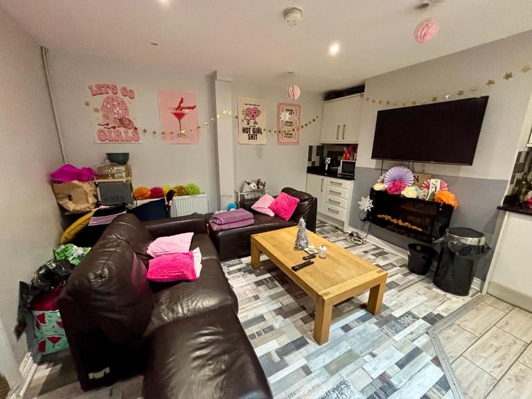 Pearson Terrace, Hyde Park, Leeds, LS6 1HZ