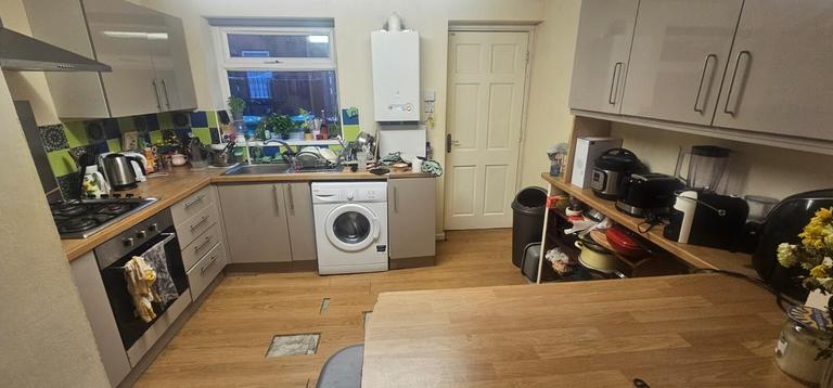 Mayville Place, Hyde Park, Leeds, LS6 1NE