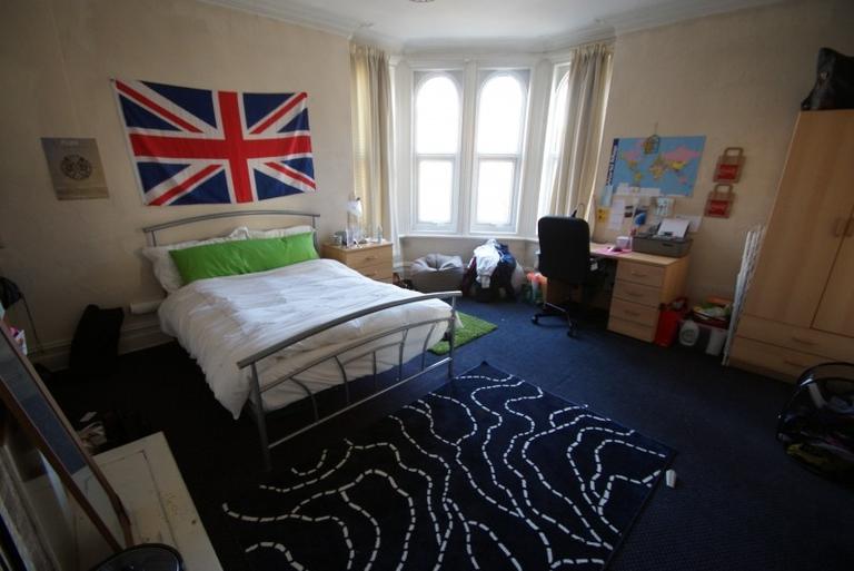 Regent Park Avenue, Hyde Park, Leeds, LS6 2AU