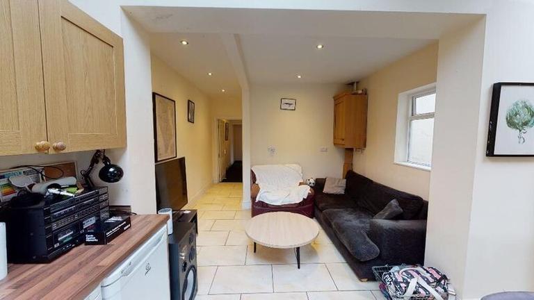 Fishponds Road, Fishponds, Bristol, BS16 3AP