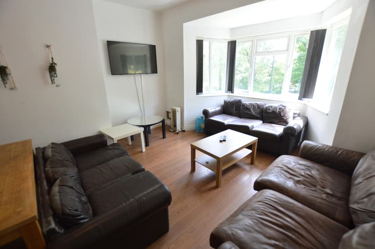 North Grange Mount, Headingley, Leeds, LS6 2BY North Grange Mount, Headingley, Leeds, LS6 2BY
