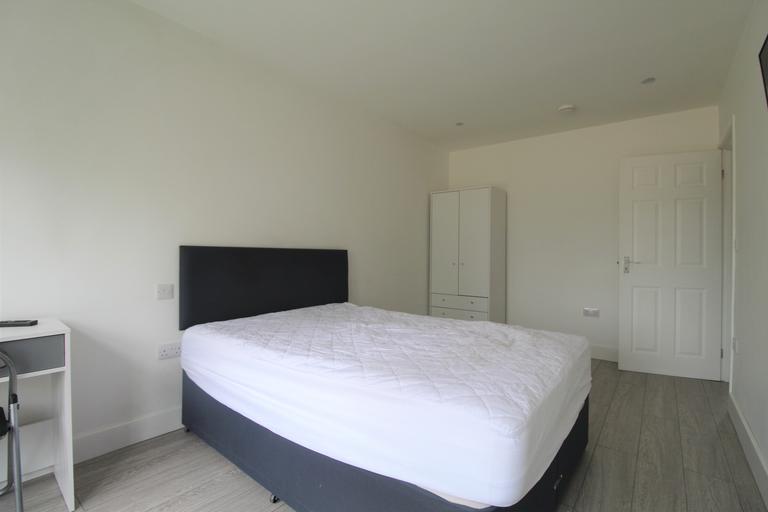 4 bedroom house for rent Broadacres, Surrey, GU3 3BB UniHomes