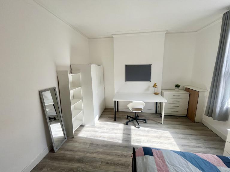 City Road, Dunkirk, Nottingham, NG7 2JL