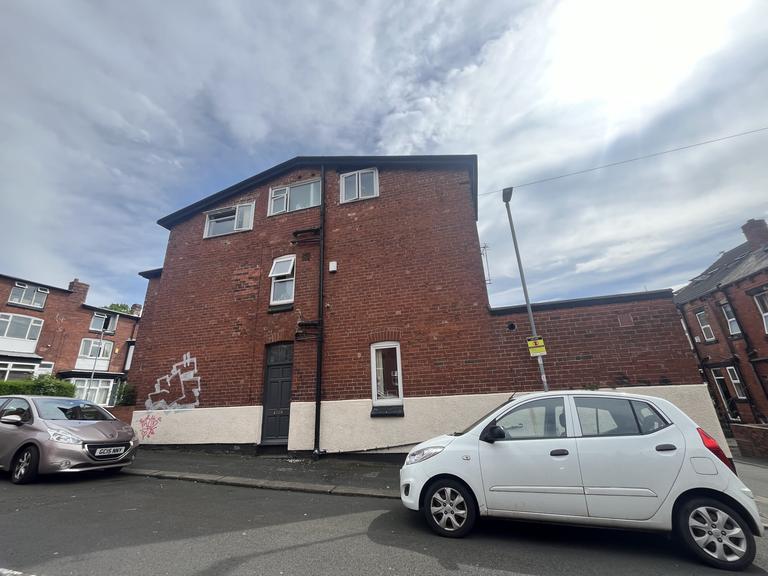 Raven Road, Hyde Park, Leeds, LS6 1DA