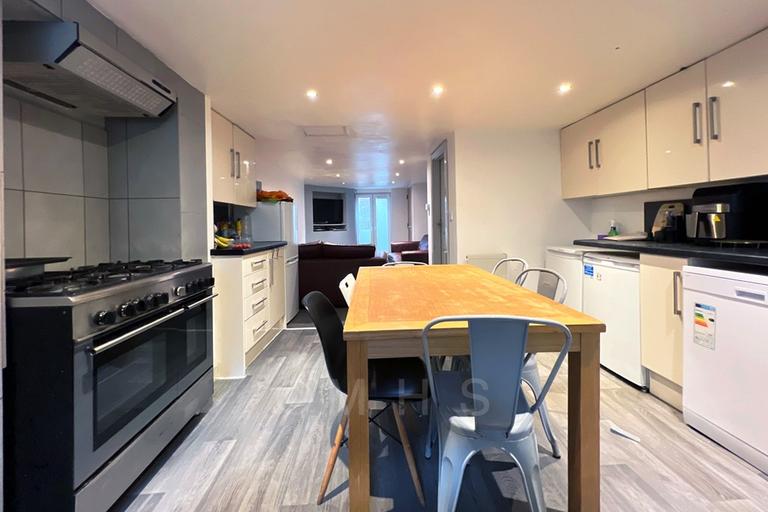 Hessle View, Hyde Park, Leeds, LS6 1ER