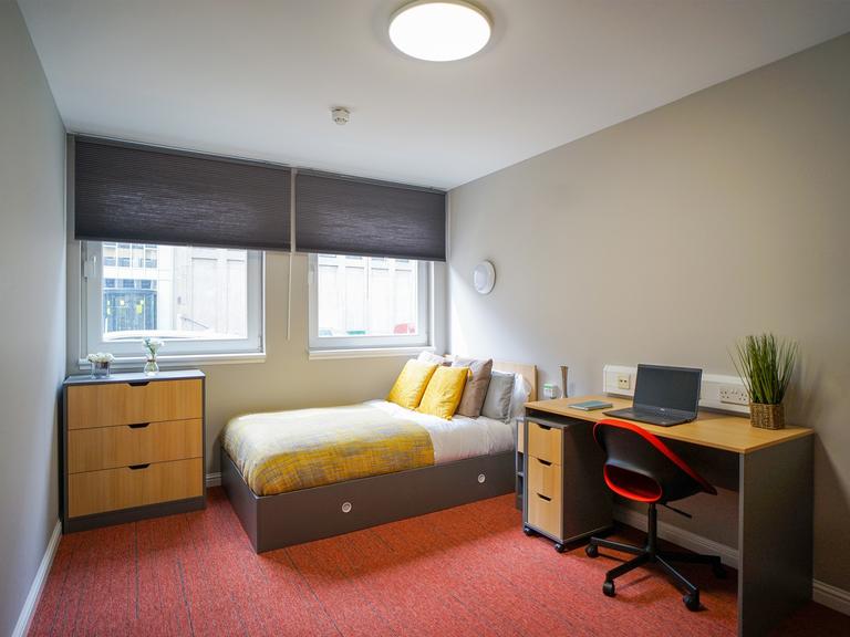 Roxburgh Place, St Leonard’s, Edinburgh, EH8 9SU