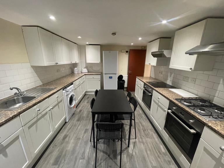 Estcourt Terrace, Headingley, Leeds, LS6 3EX
