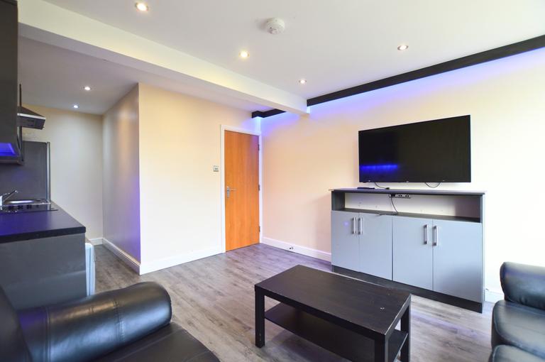 Cliff Road, Woodhouse, Leeds, LS6 2EX