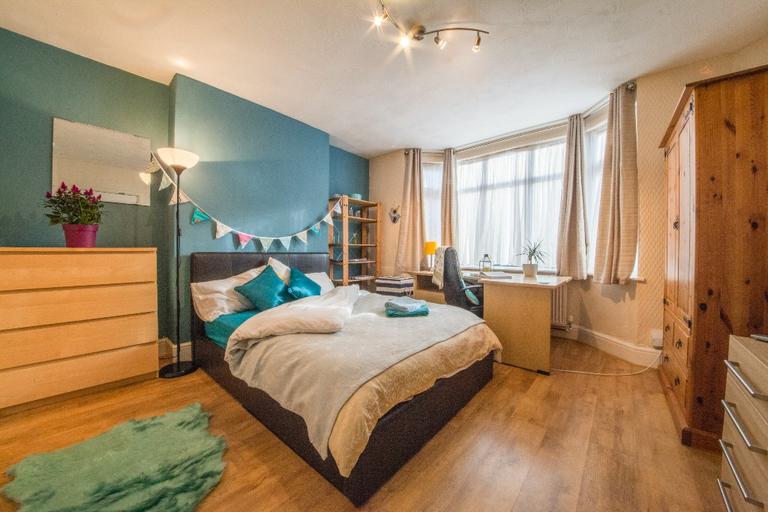 Harlaxton Drive, Lenton, Nottingham, NG7 1JD